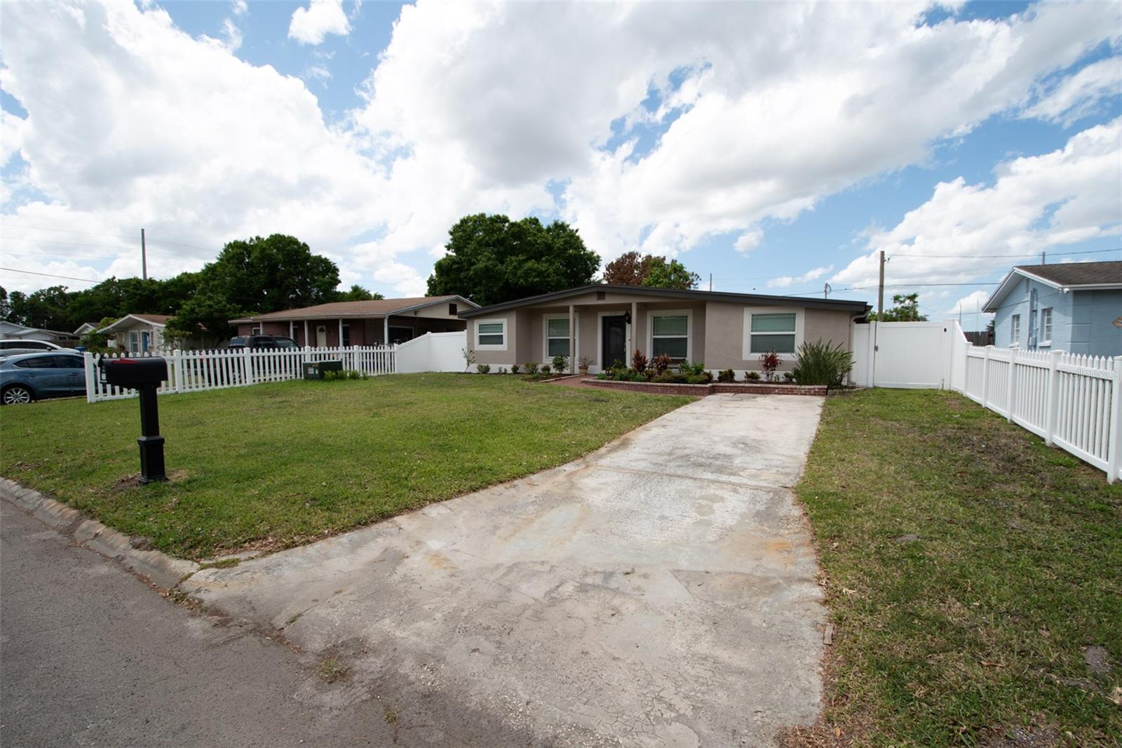 Image 5 of 53 For 2701 Calle Street