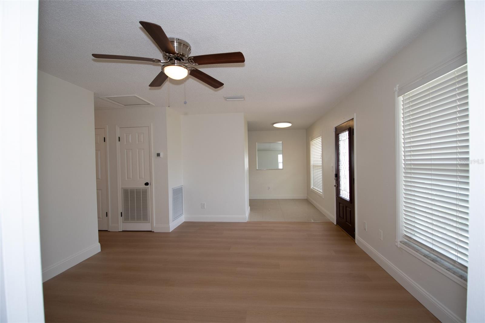 Image 9 of 53 For 2701 Calle Street