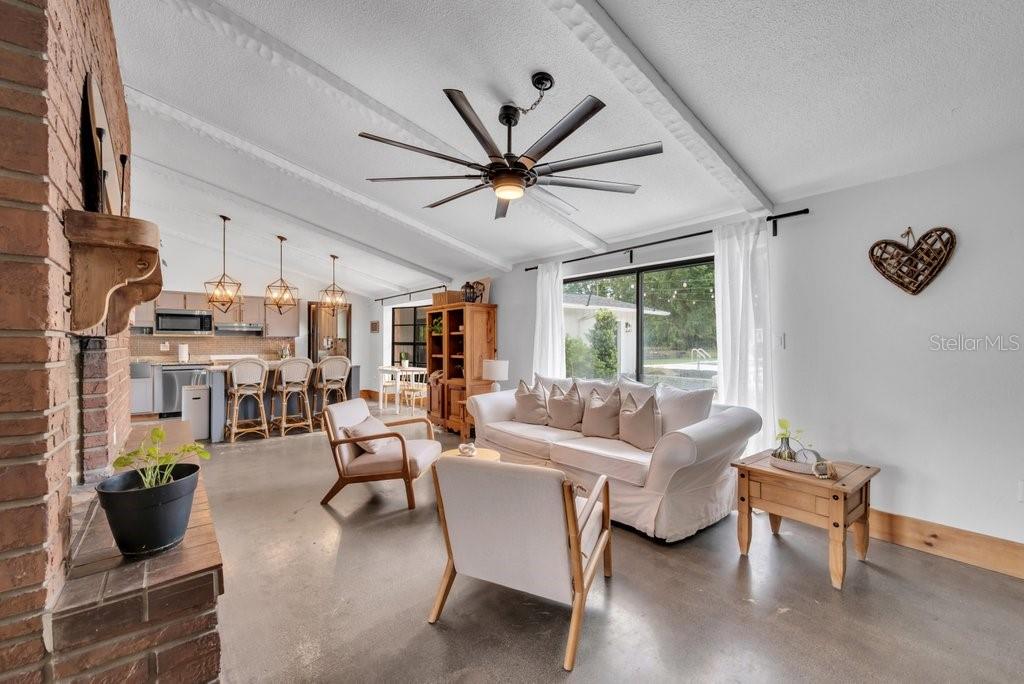 Image 14 of 80 For 7820 Lithia Pinecrest Road