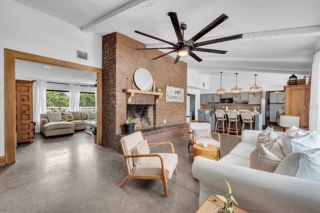 Image 15 of 80 For 7820 Lithia Pinecrest Road