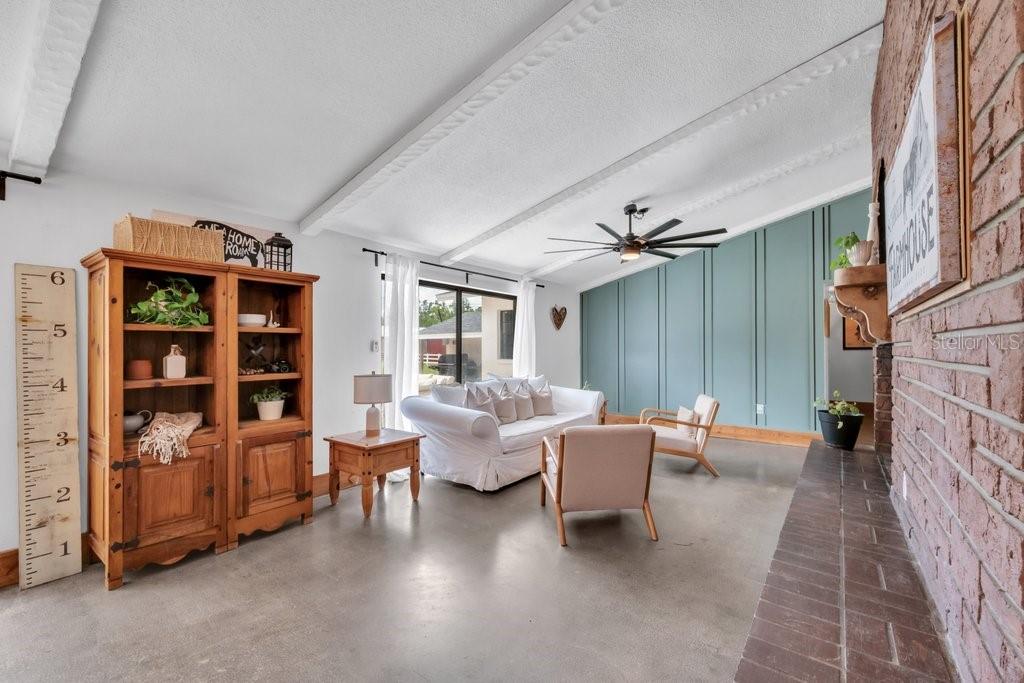 Image 16 of 80 For 7820 Lithia Pinecrest Road