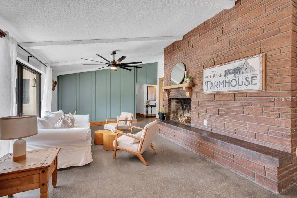 Image 17 of 80 For 7820 Lithia Pinecrest Road