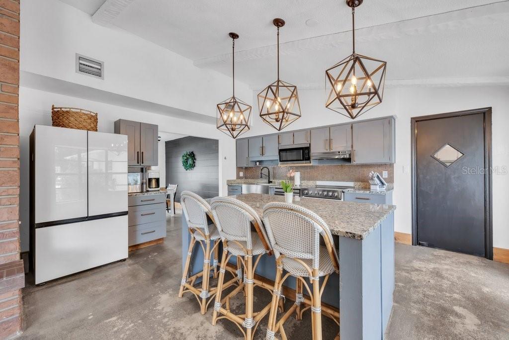 Image 18 of 80 For 7820 Lithia Pinecrest Road