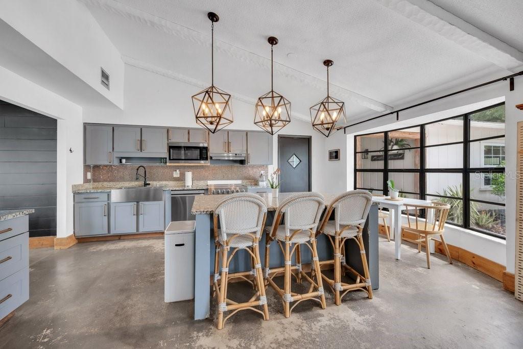 Image 19 of 80 For 7820 Lithia Pinecrest Road