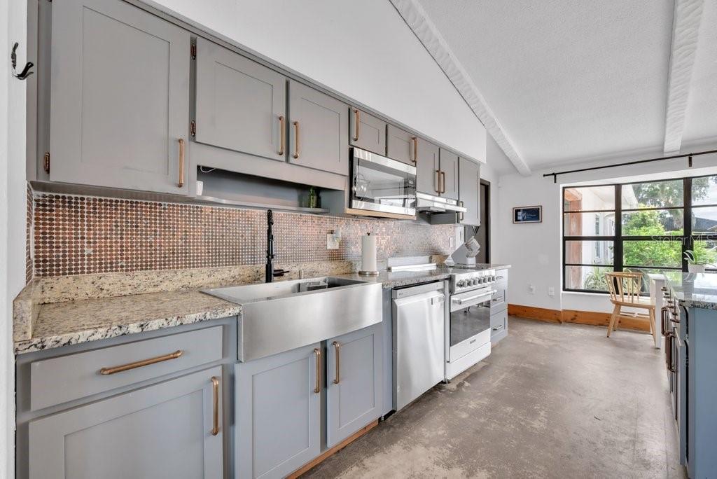 Image 20 of 80 For 7820 Lithia Pinecrest Road