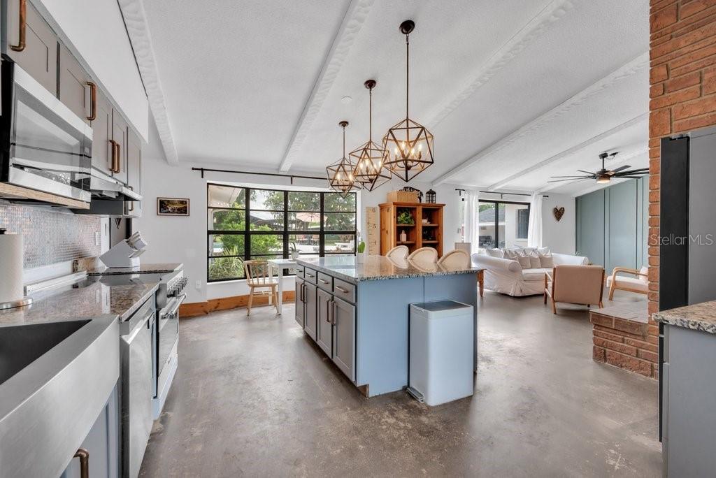 Image 21 of 80 For 7820 Lithia Pinecrest Road