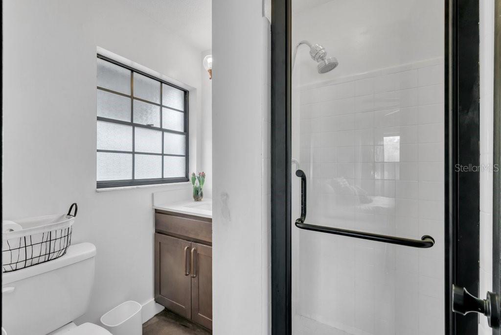 Image 32 of 80 For 7820 Lithia Pinecrest Road