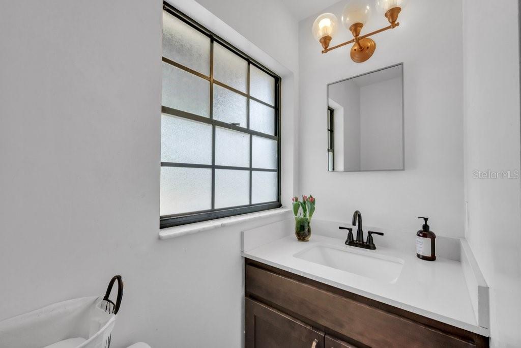 Image 33 of 80 For 7820 Lithia Pinecrest Road