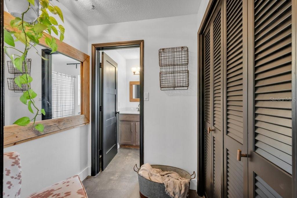 Image 38 of 80 For 7820 Lithia Pinecrest Road