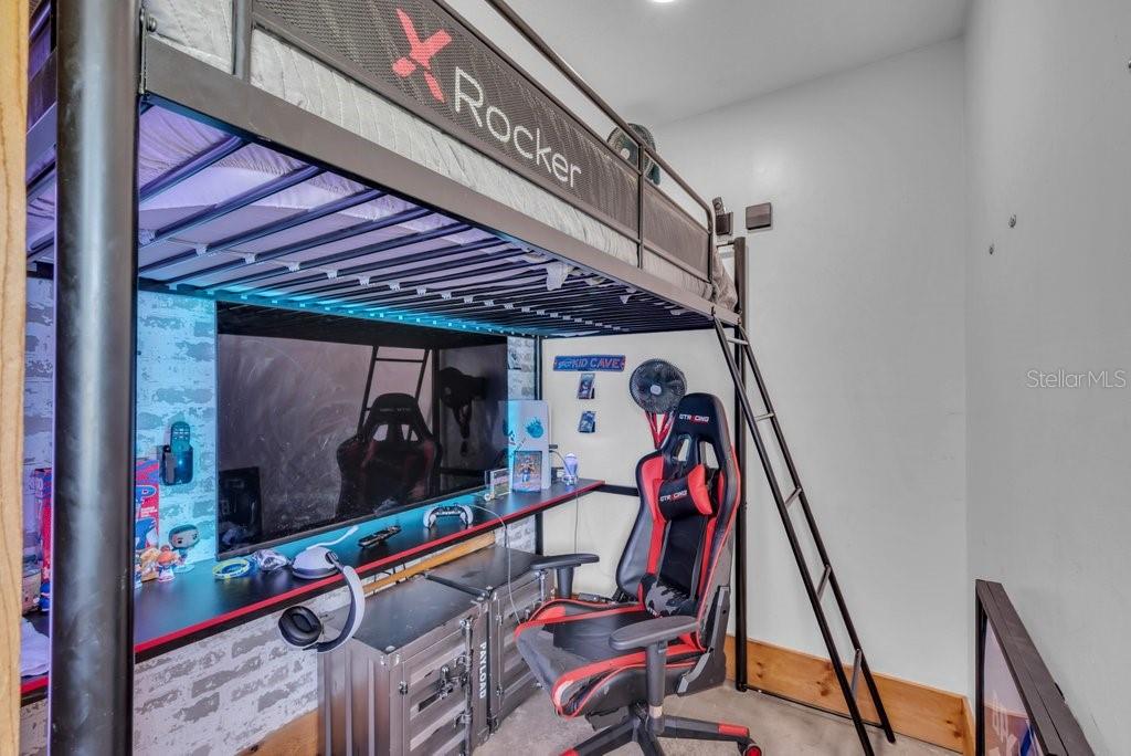 Image 41 of 80 For 7820 Lithia Pinecrest Road