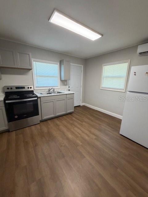 Image 5 of 8 For 37802 Whitehouse Avenue