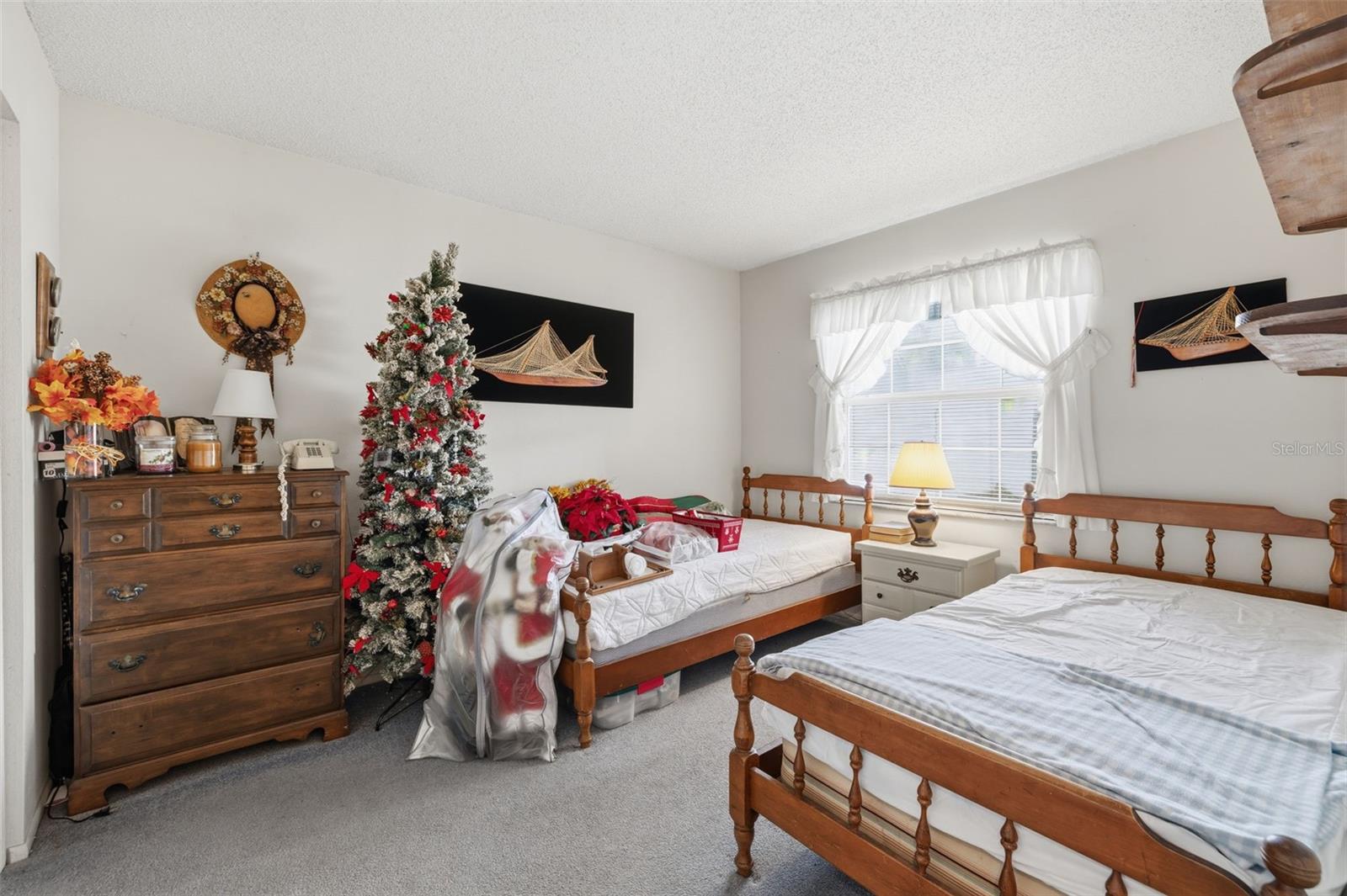 Image 17 of 25 For 6430 Cedarbrook Drive S