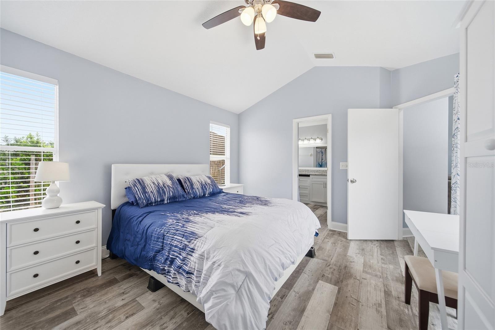 Listing photo id 10 for 2018 Attaway Drive