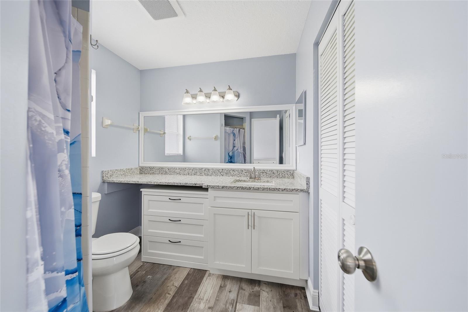 Listing photo id 11 for 2018 Attaway Drive