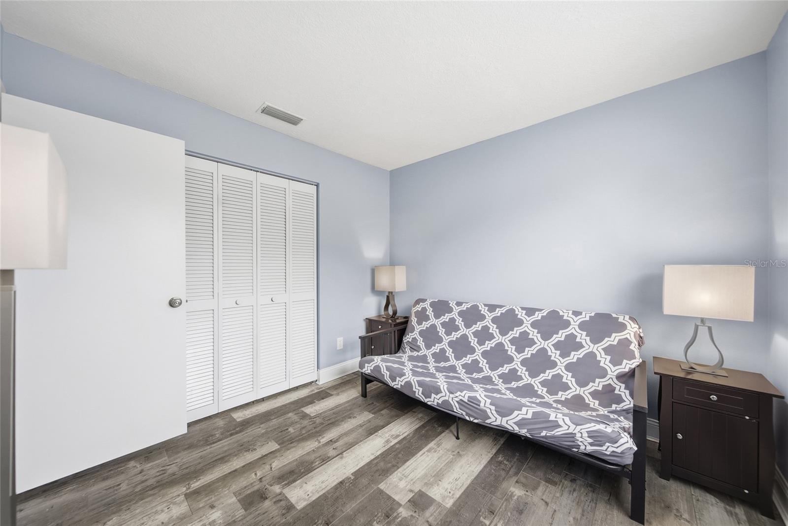 Listing photo id 14 for 2018 Attaway Drive