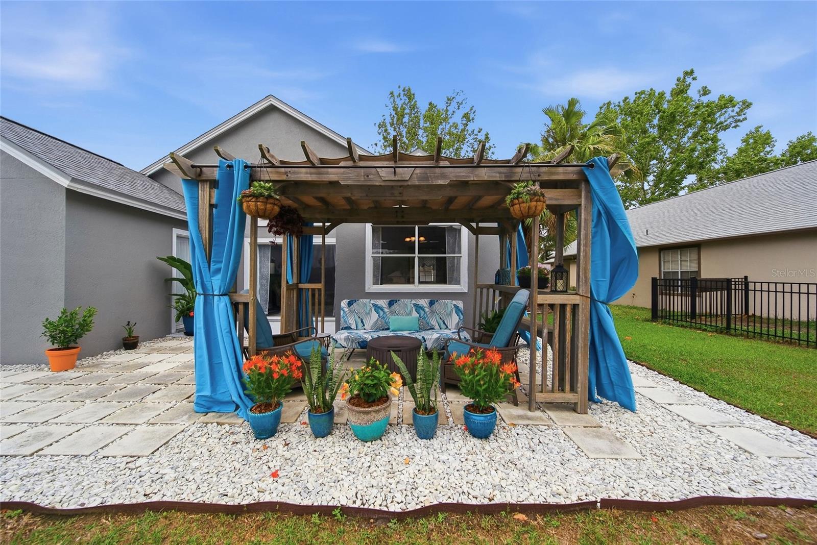 Listing photo id 19 for 2018 Attaway Drive