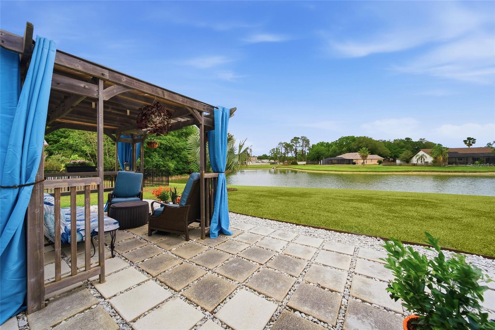 Listing photo id 20 for 2018 Attaway Drive