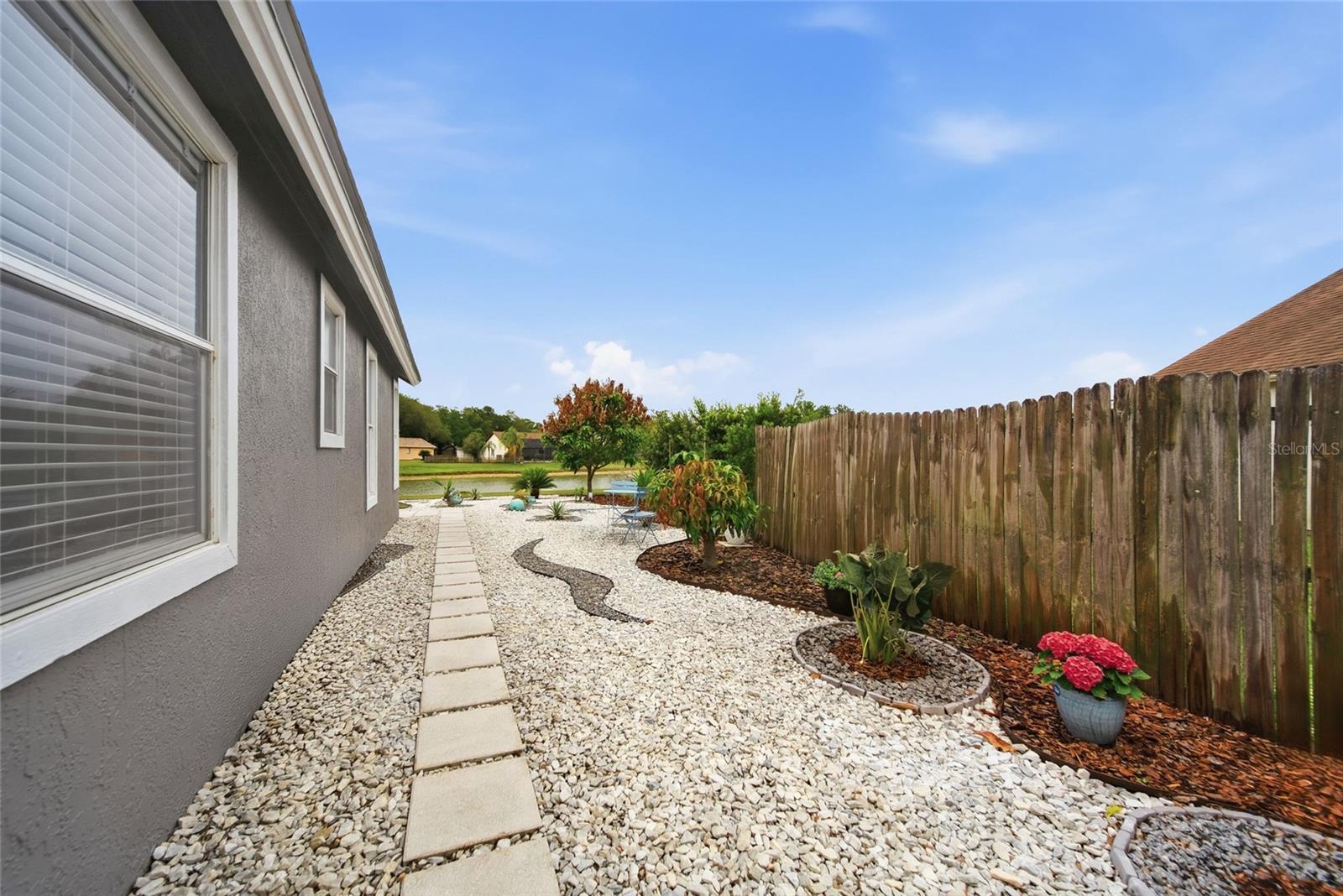 Listing photo id 25 for 2018 Attaway Drive