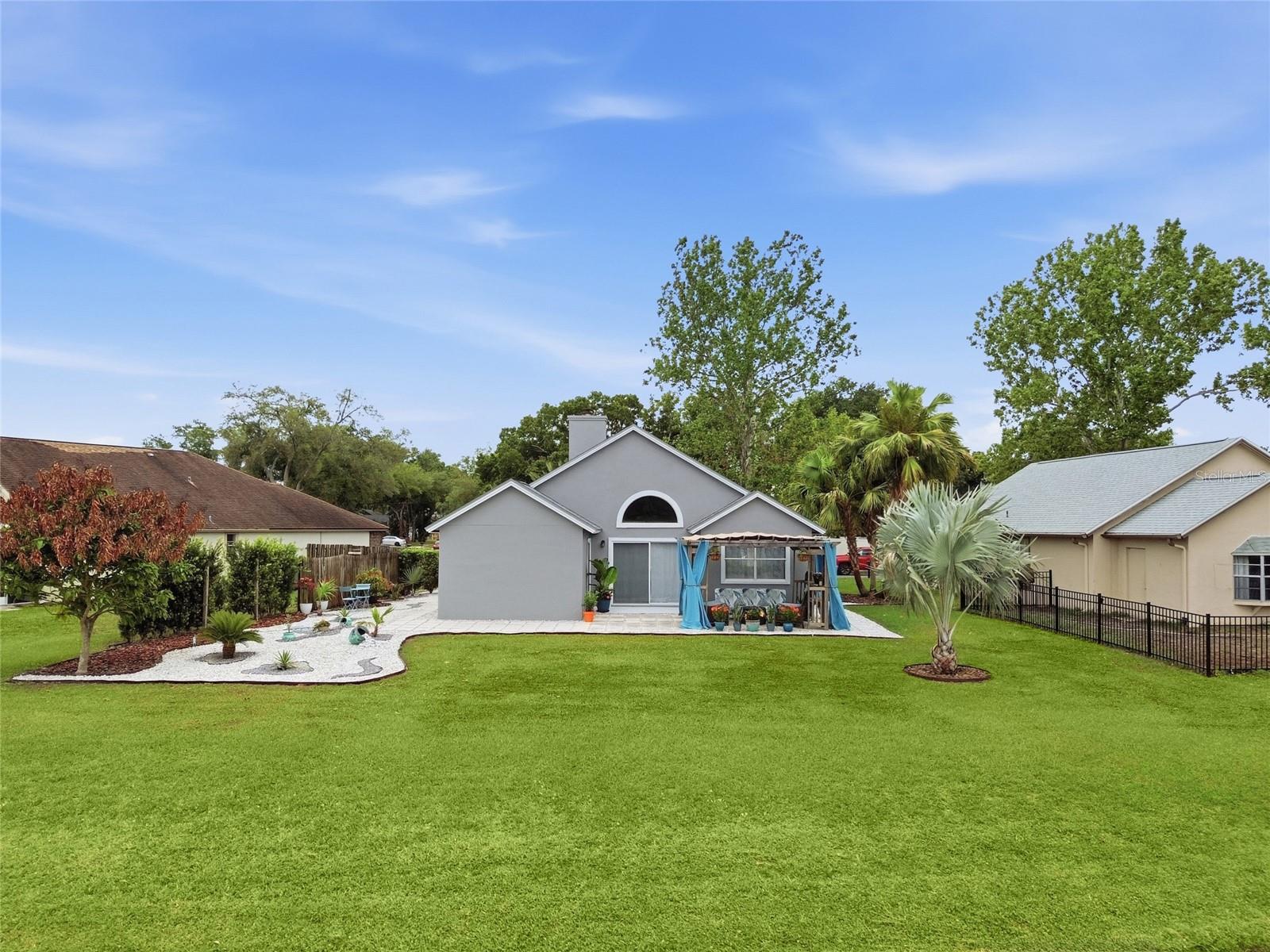 Listing photo id 26 for 2018 Attaway Drive