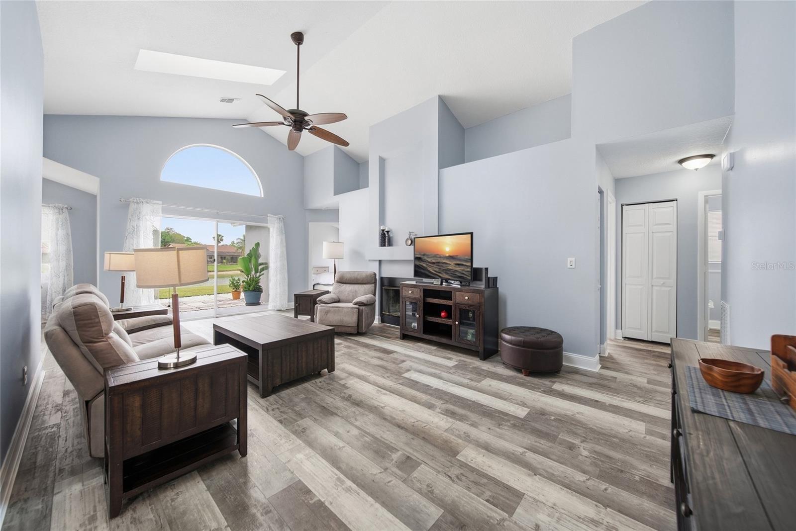 Listing photo id 1 for 2018 Attaway Drive