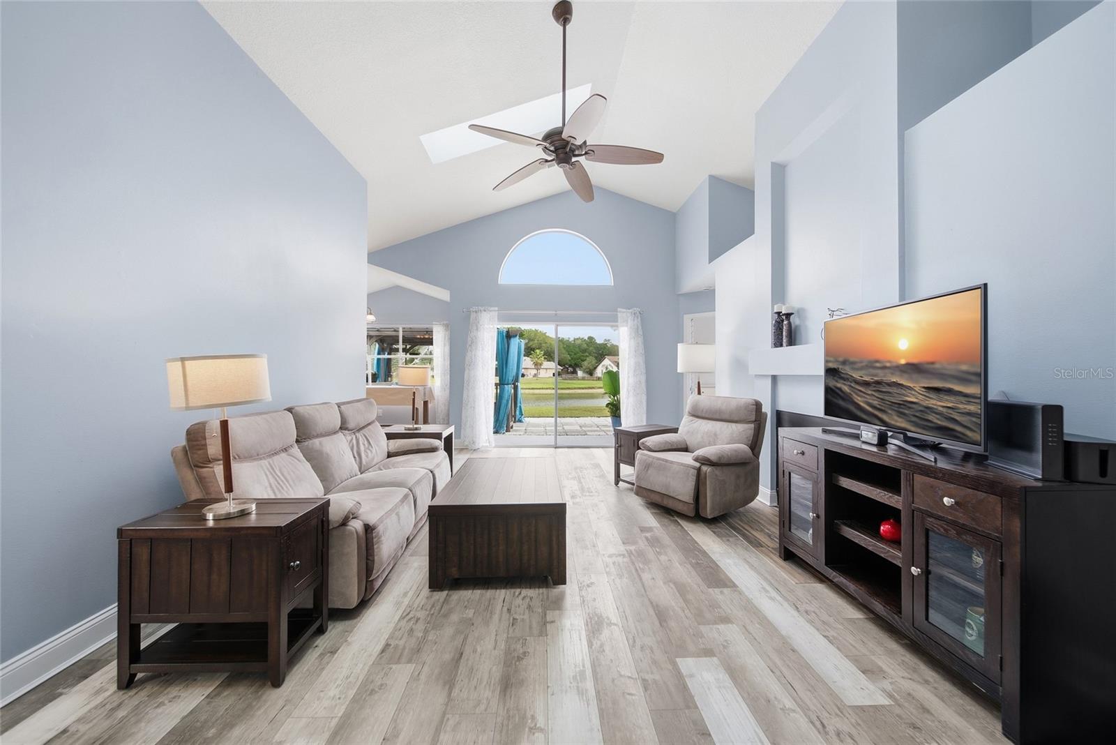 Listing photo id 2 for 2018 Attaway Drive