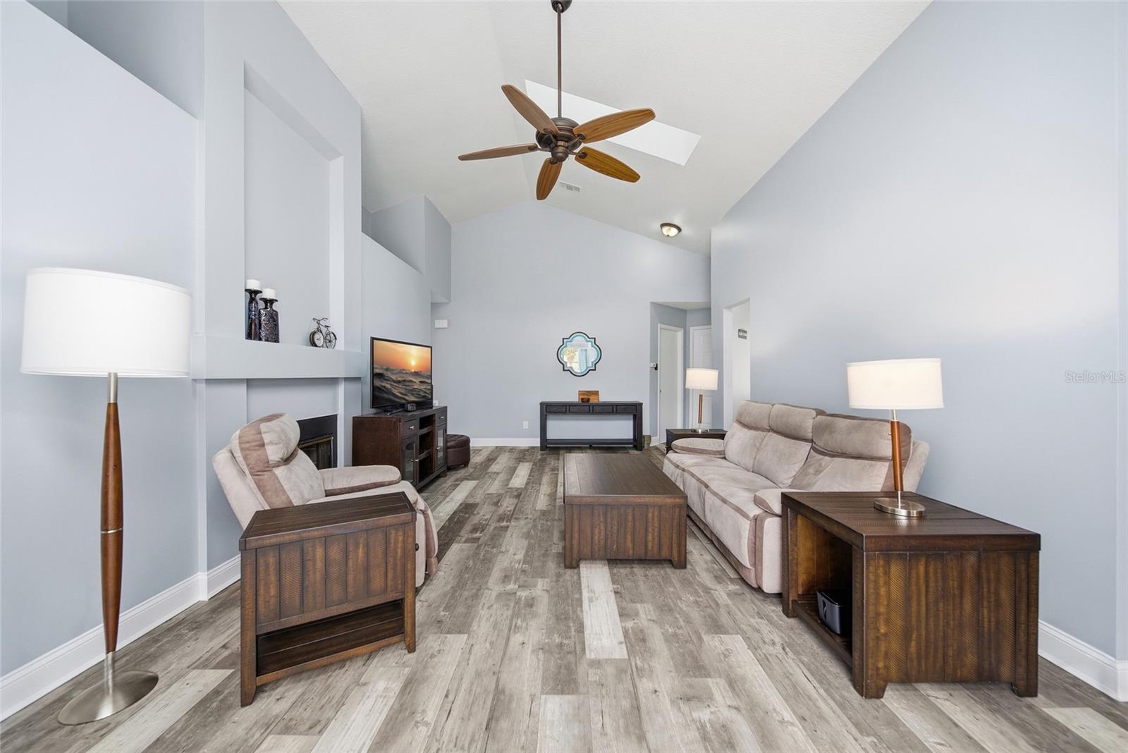 Listing photo id 3 for 2018 Attaway Drive