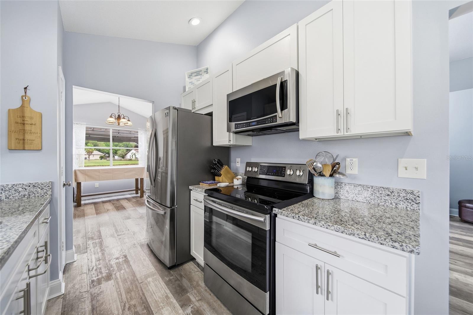 Listing photo id 6 for 2018 Attaway Drive