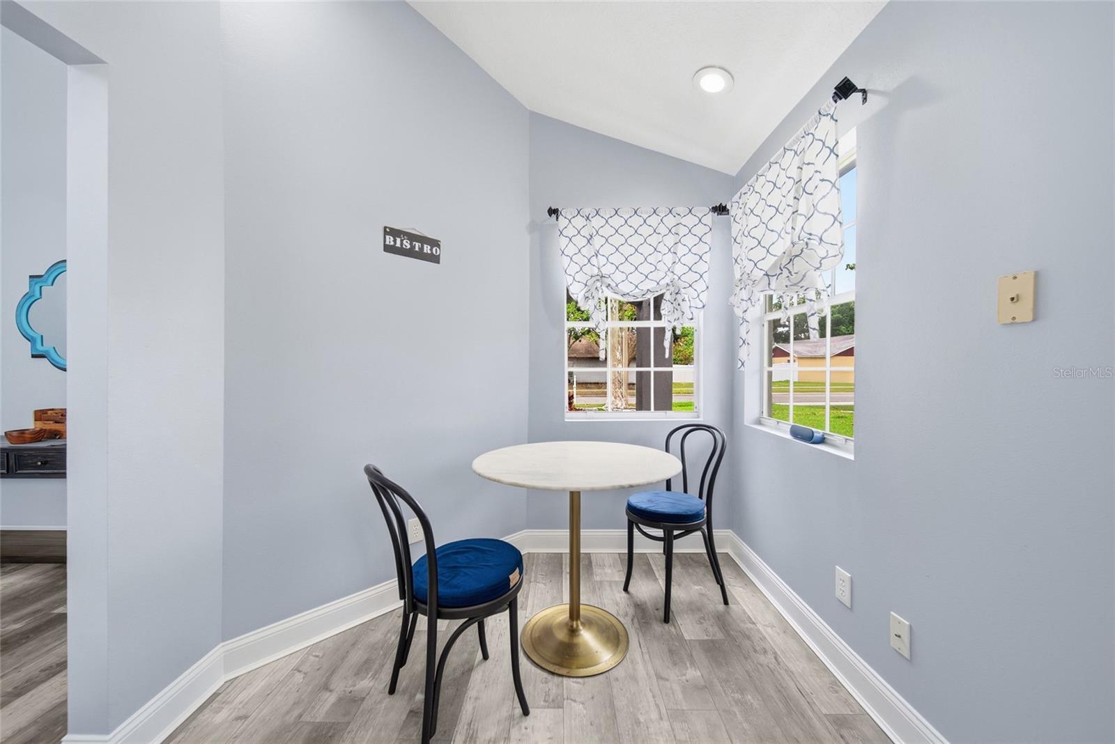 Listing photo id 7 for 2018 Attaway Drive