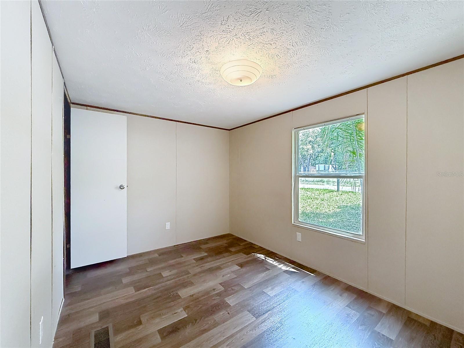 Image 11 of 40 For 11946 99th Terrace