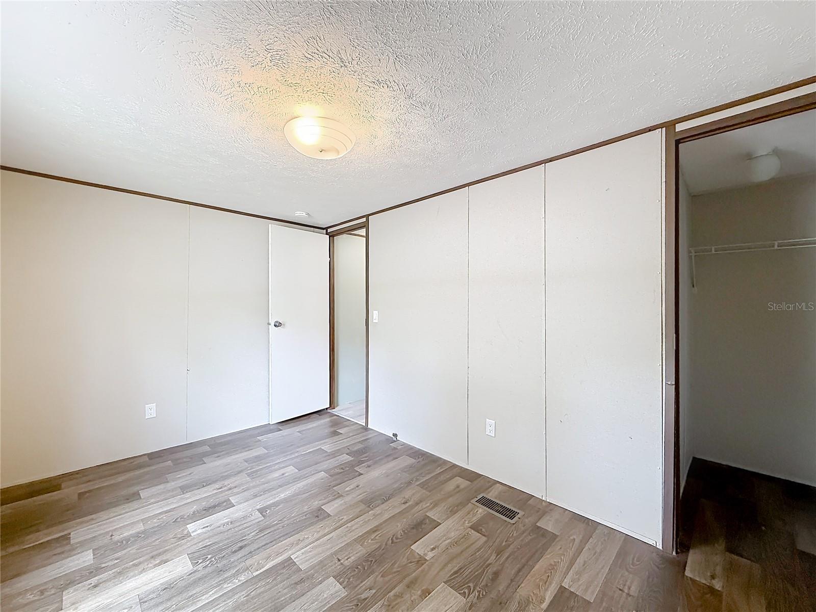 Image 13 of 40 For 11946 99th Terrace