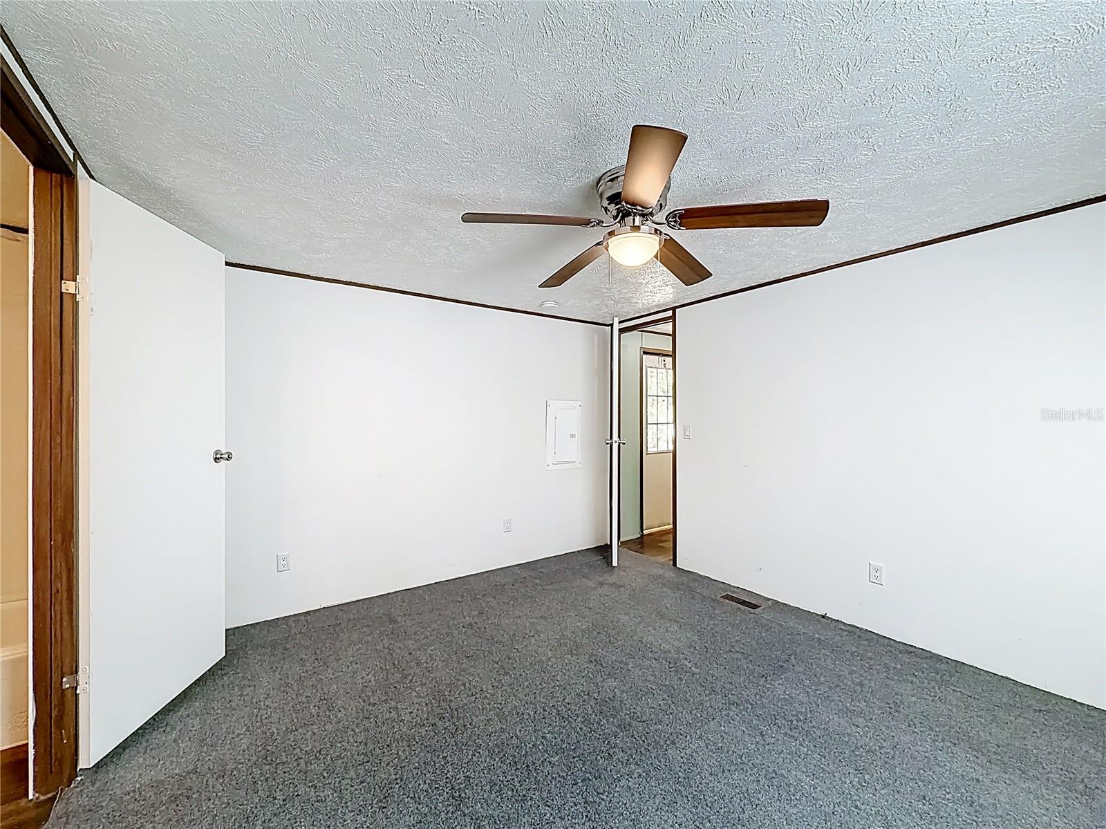 Image 18 of 40 For 11946 99th Terrace