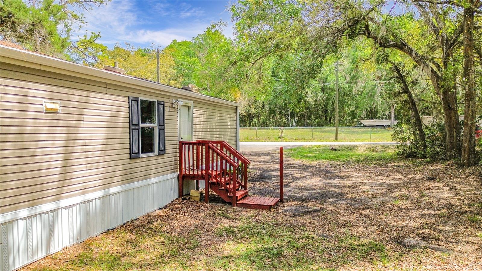 Image 33 of 40 For 11946 99th Terrace