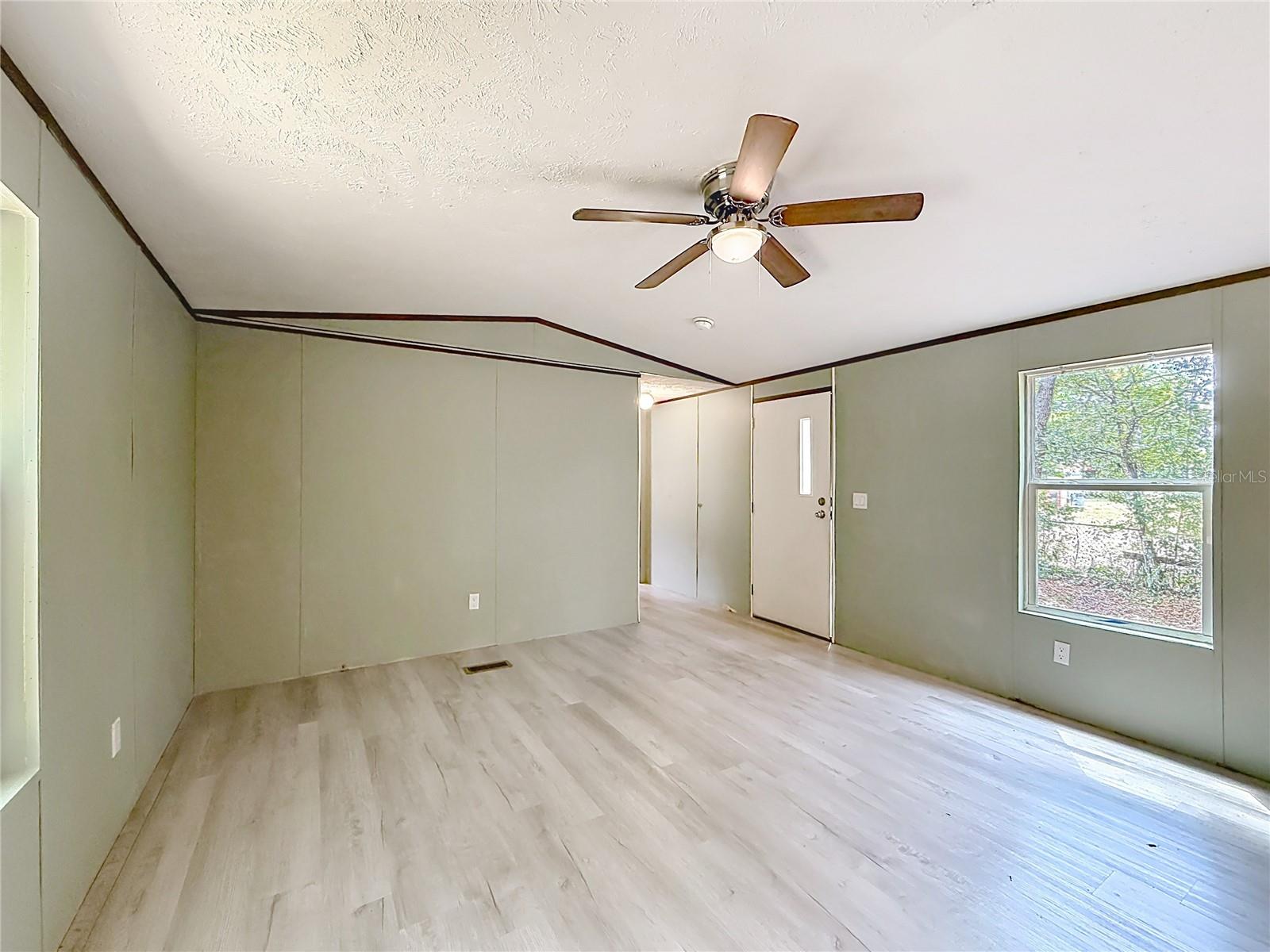 Image 4 of 40 For 11946 99th Terrace