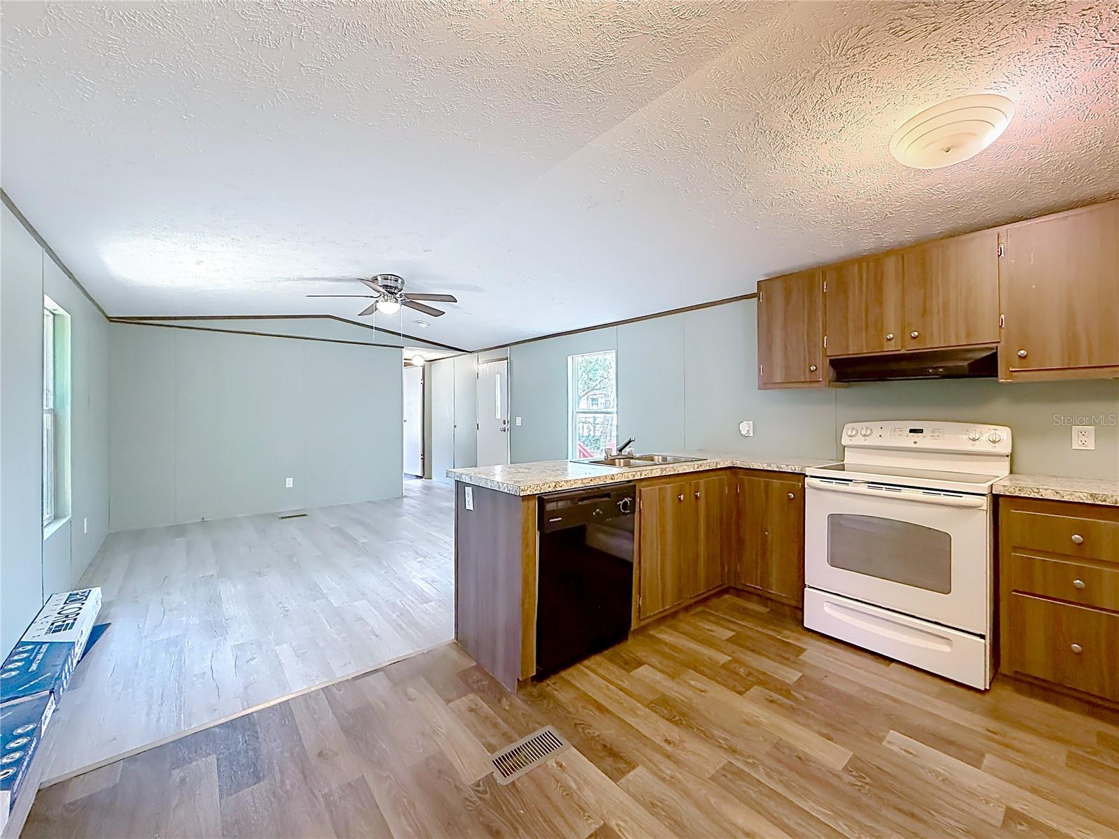 Image 7 of 40 For 11946 99th Terrace