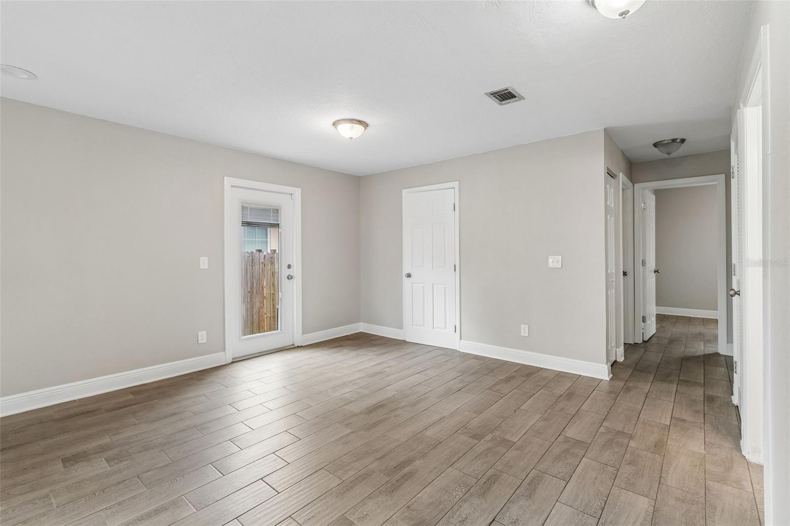 Listing photo id 10 for 310 Clinton Street