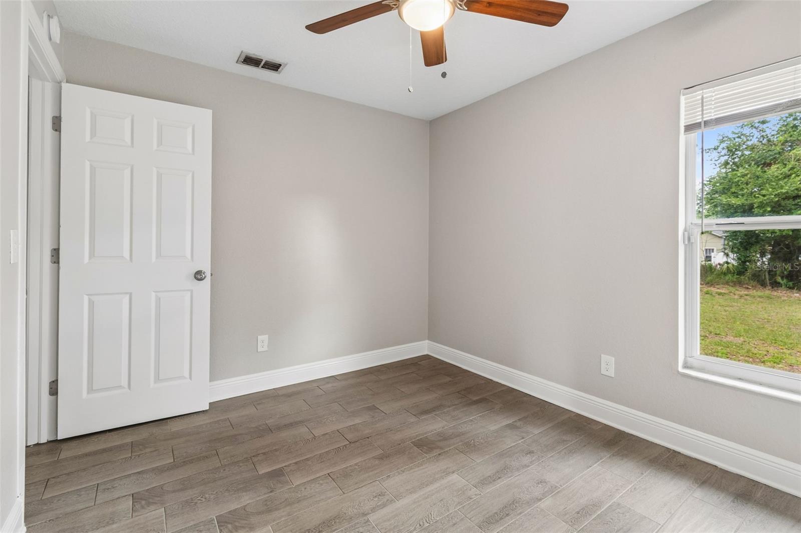 Listing photo id 28 for 310 Clinton Street