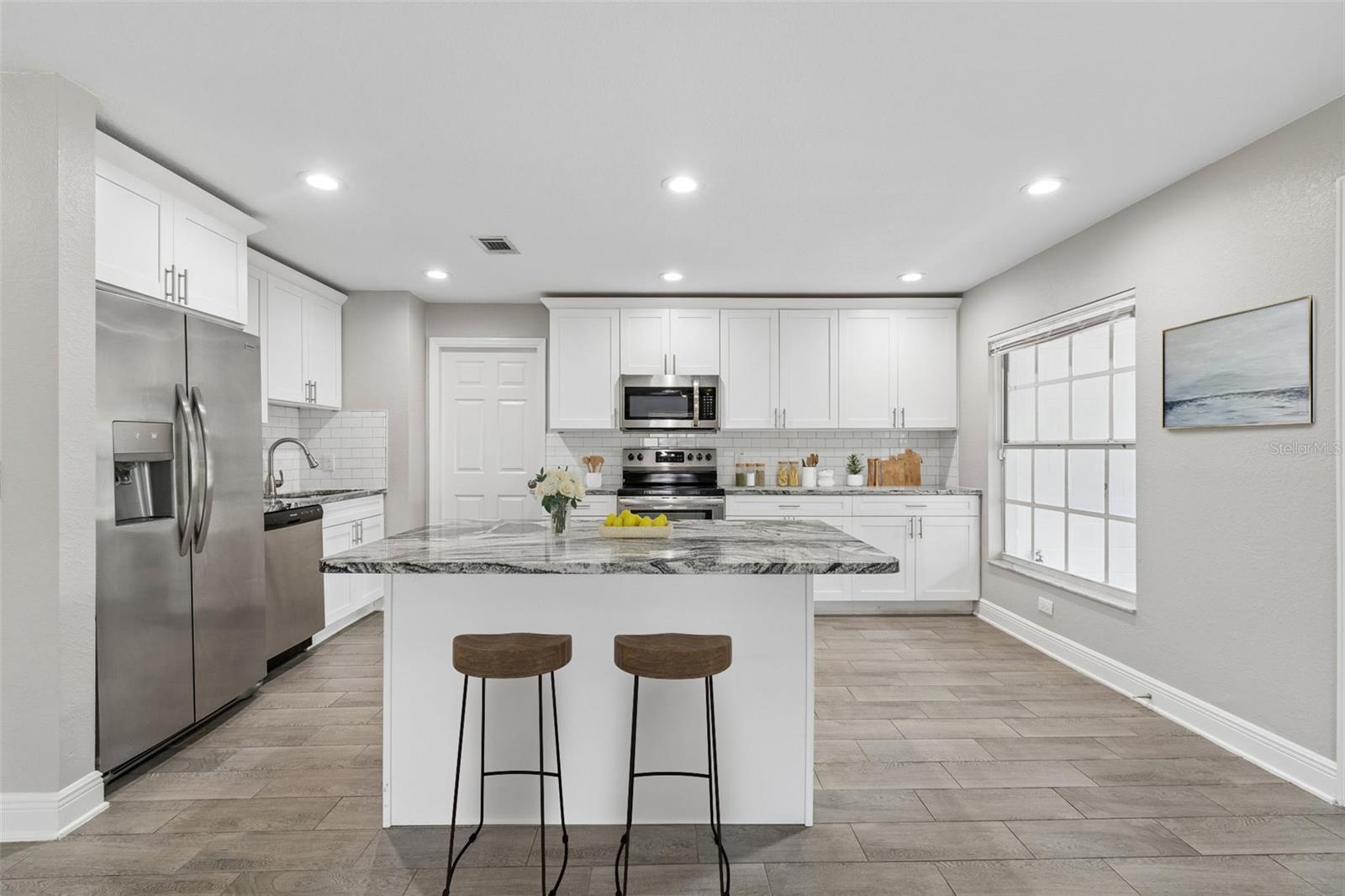 Listing photo id 3 for 310 Clinton Street