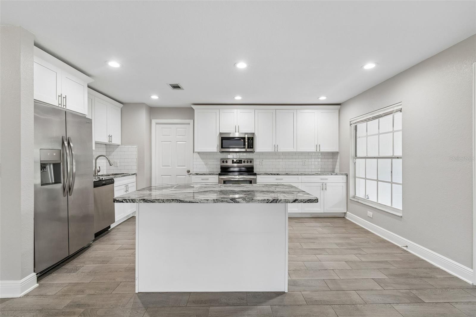 Listing photo id 4 for 310 Clinton Street