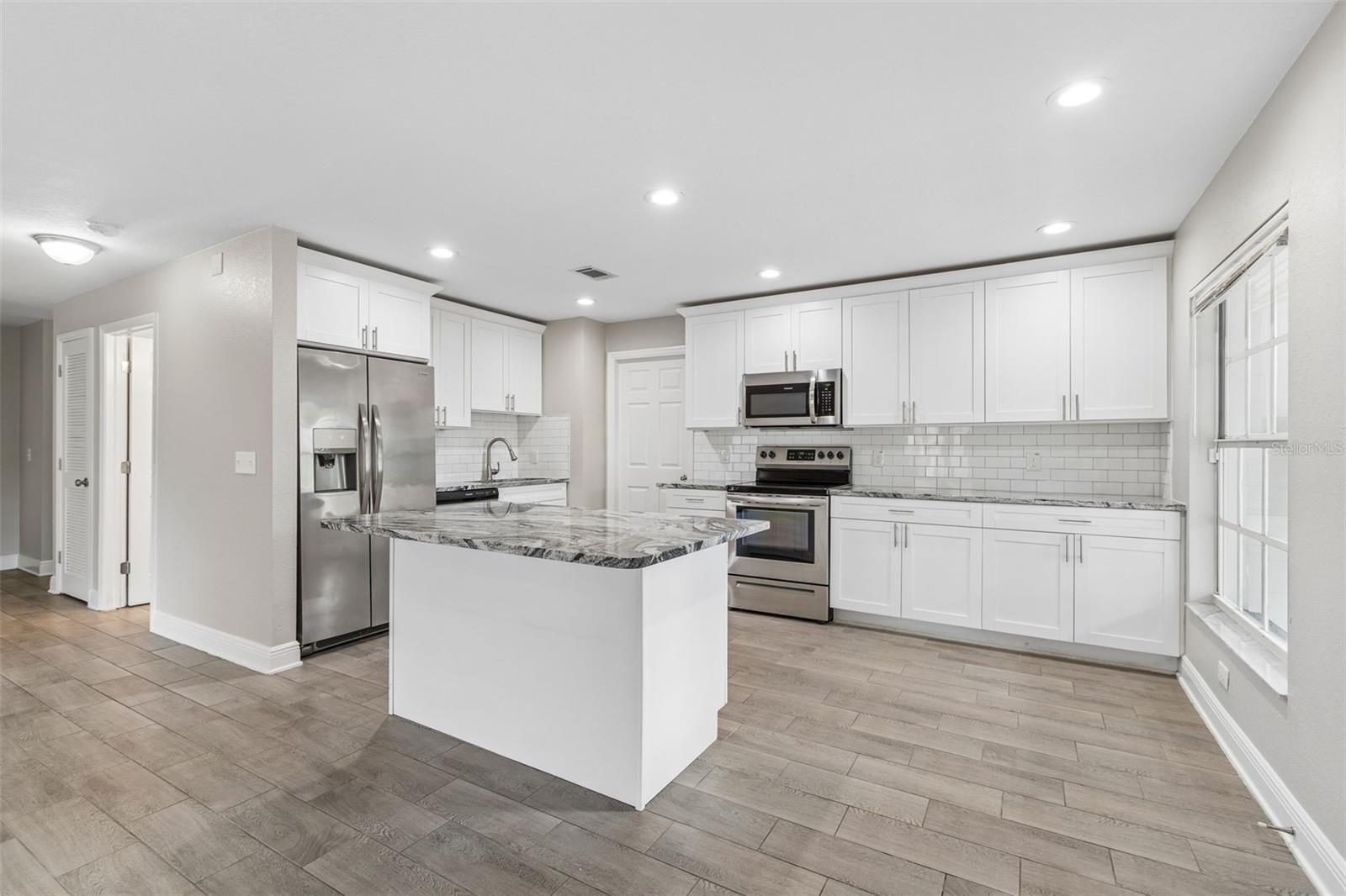 Listing photo id 5 for 310 Clinton Street