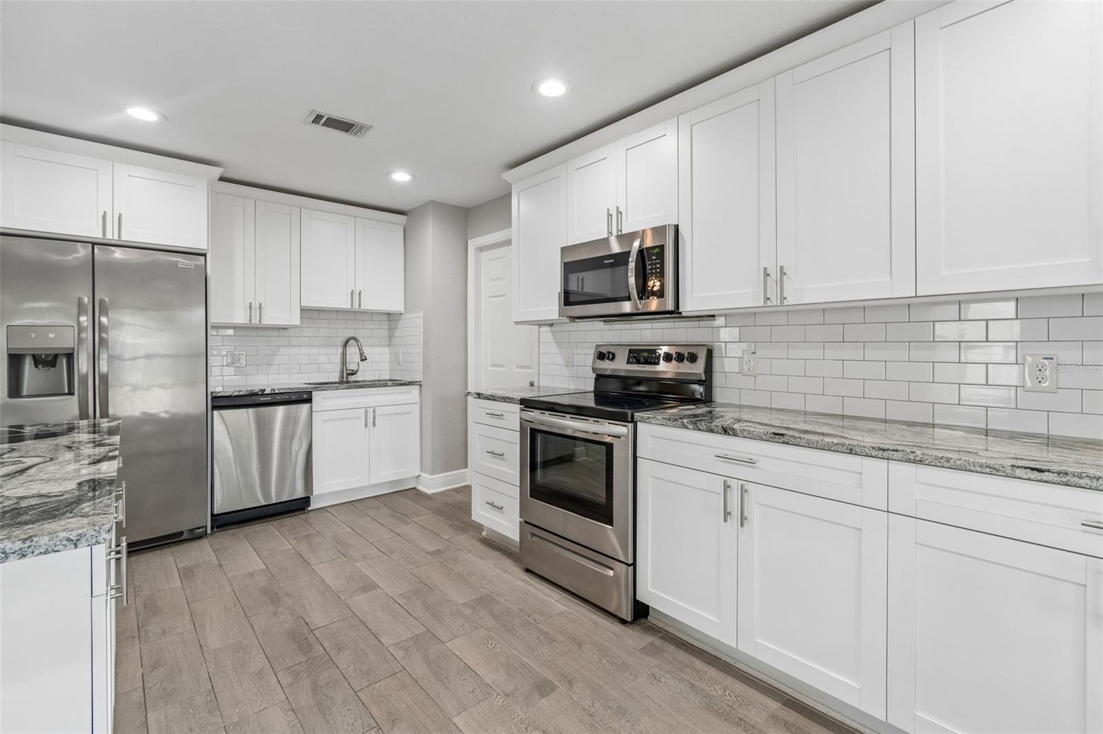 Listing photo id 6 for 310 Clinton Street