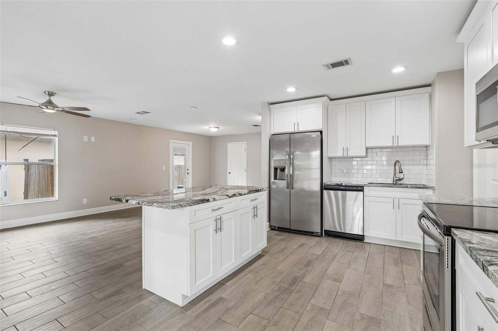 Listing photo id 7 for 310 Clinton Street