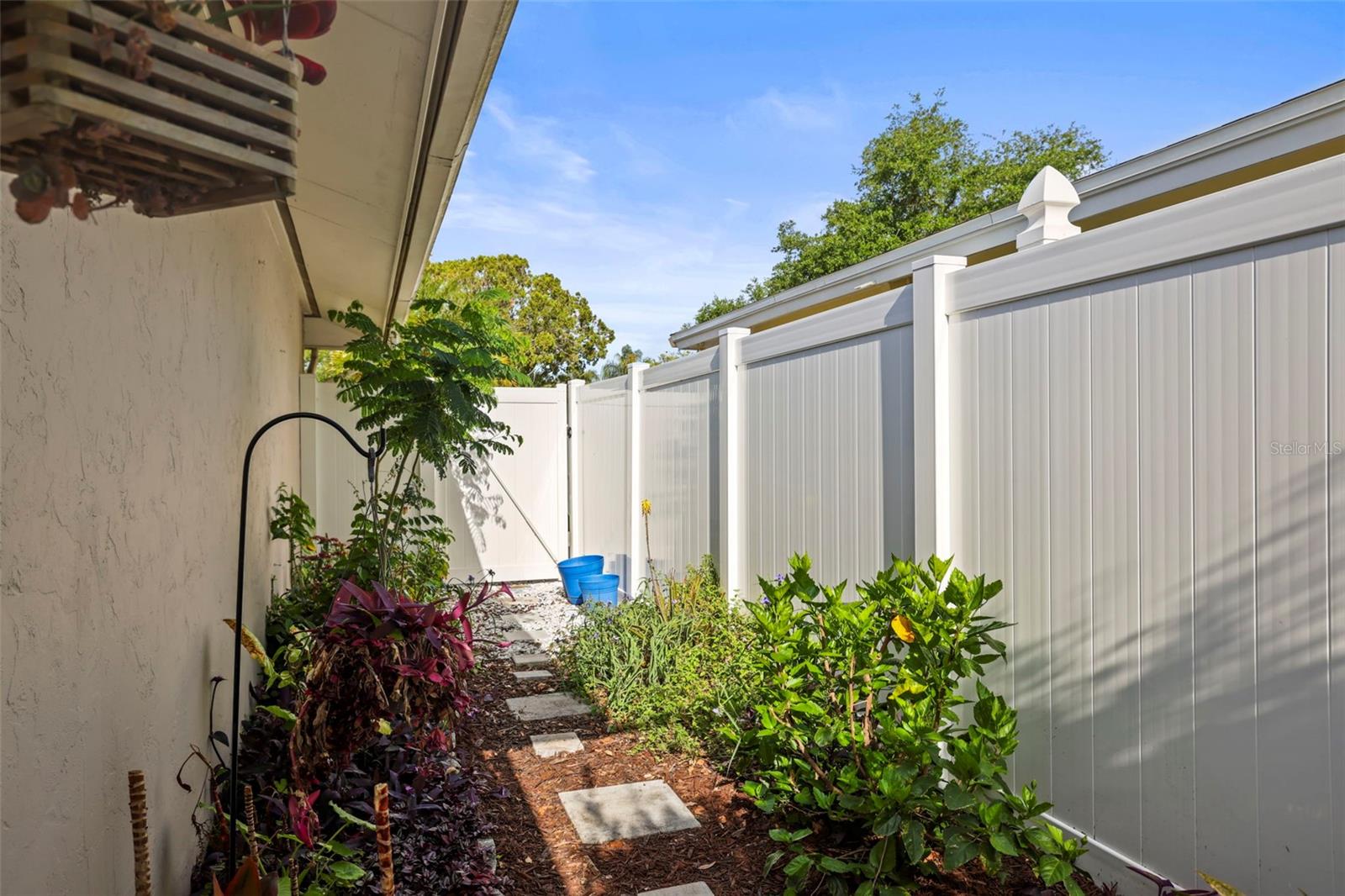 Image 41 of 44 For 1471 San Roy Drive