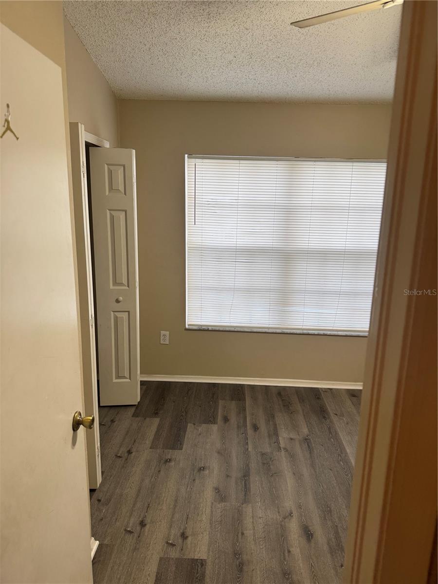 Listing photo id 12 for 30059 Granda Hills Court