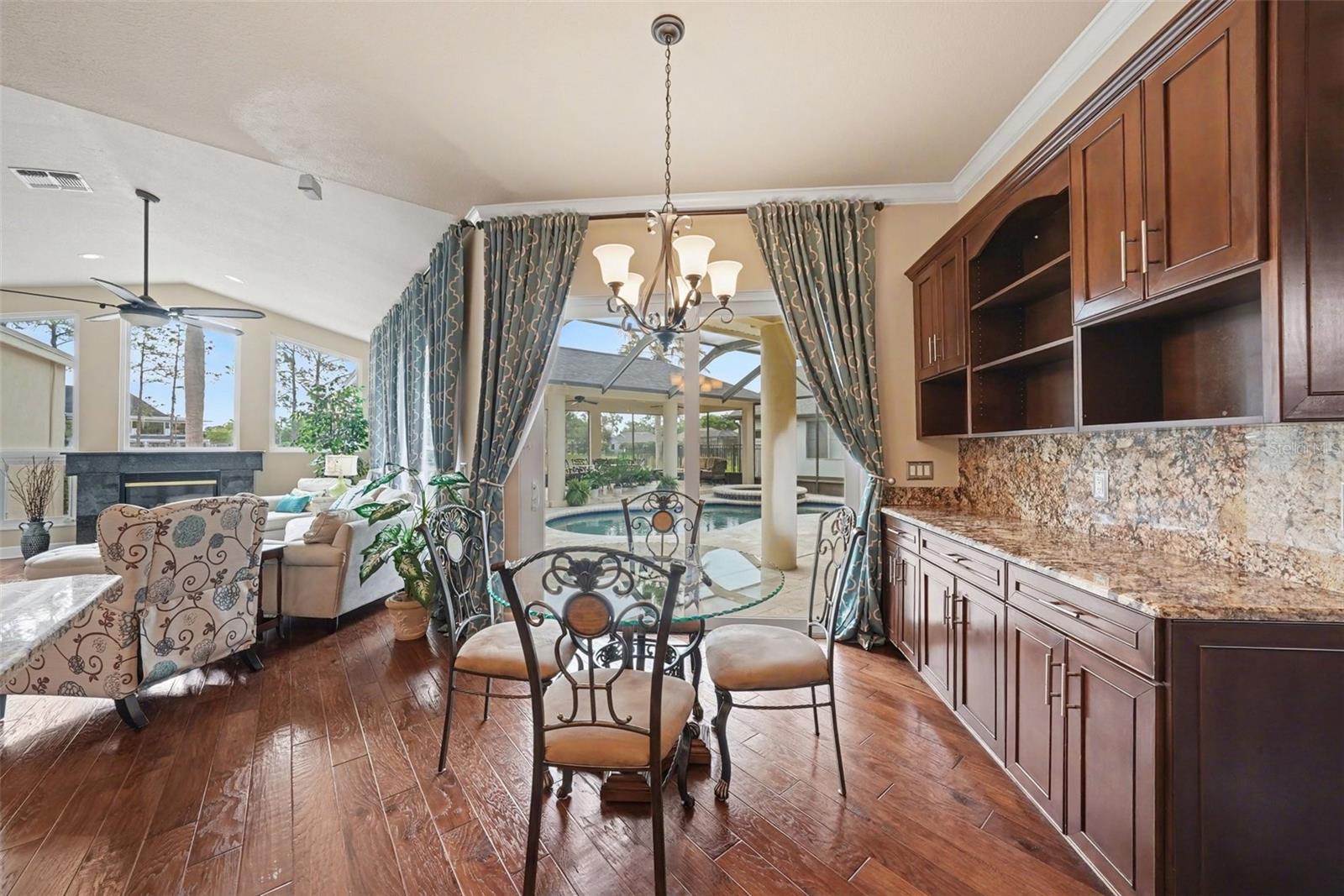 Image 12 of 49 For 18817 Wimbledon Circle