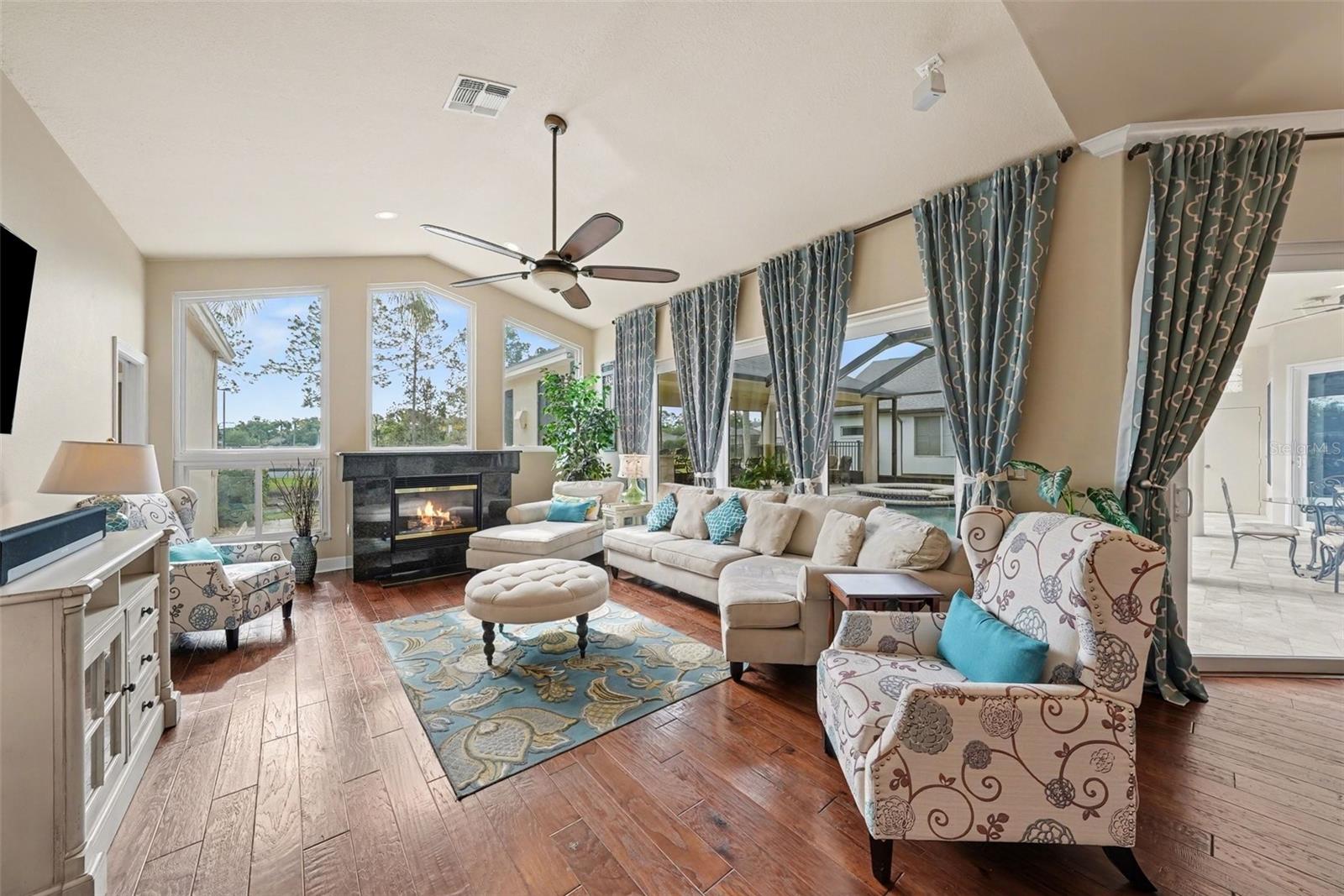 Image 17 of 49 For 18817 Wimbledon Circle