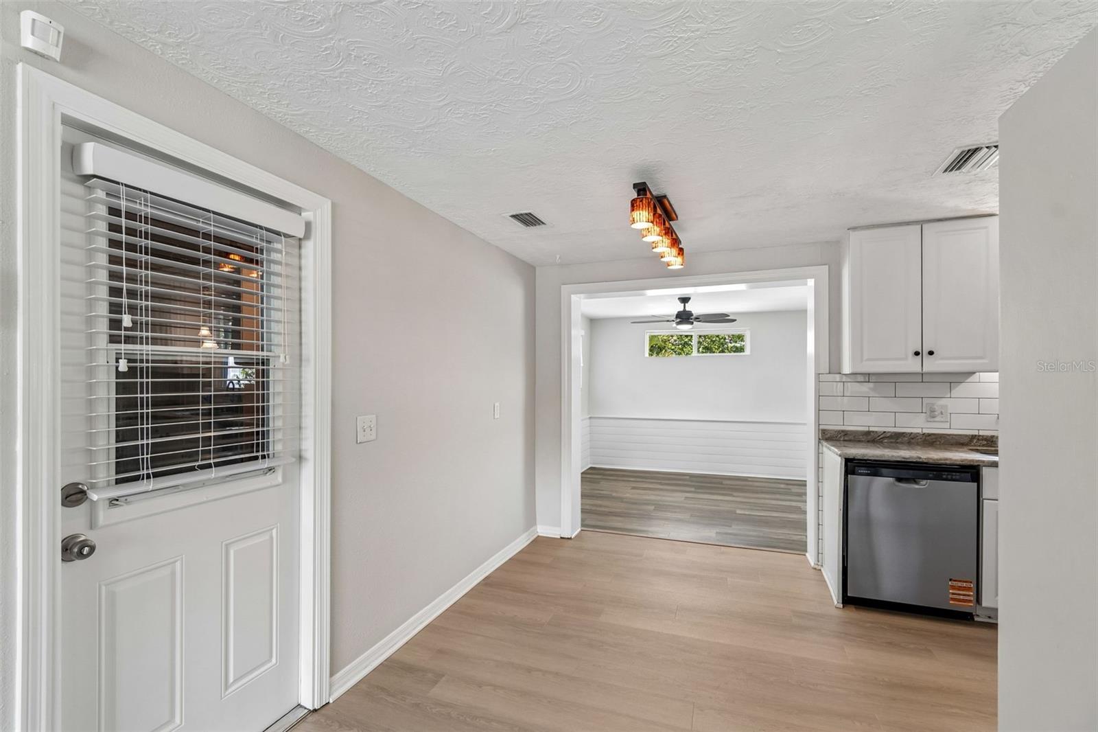 Image 14 of 73 For 6201 Silver Drive