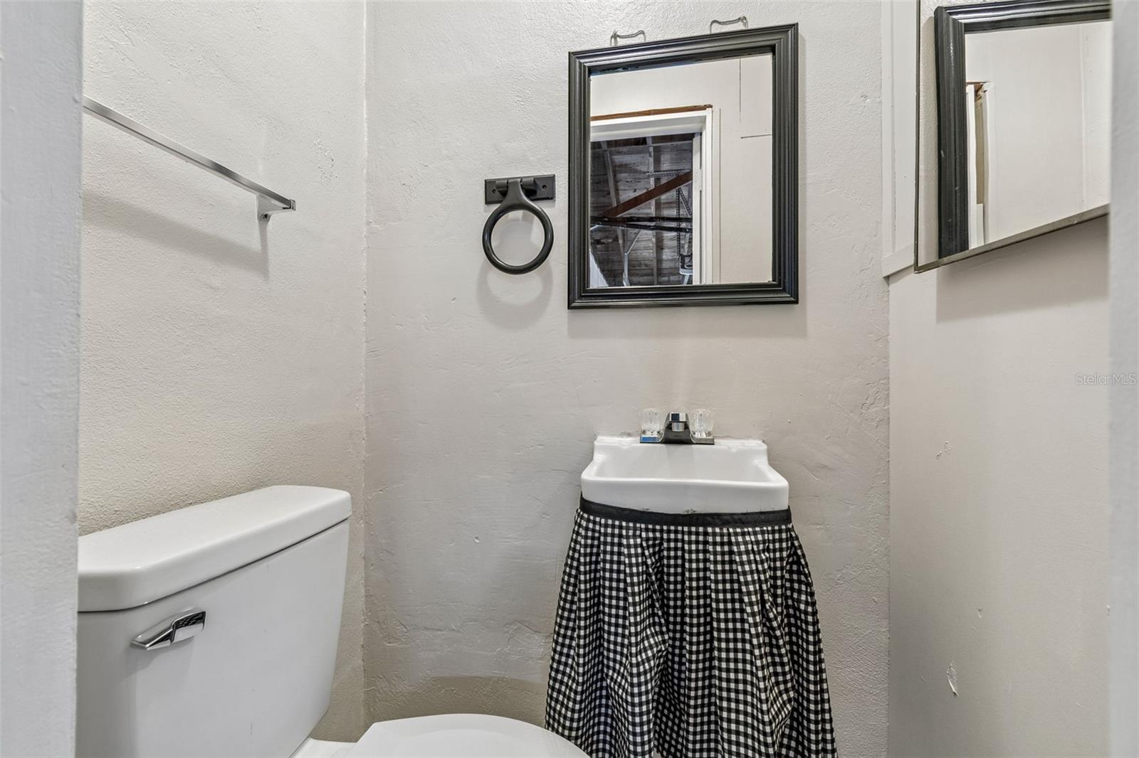 Image 44 of 73 For 6201 Silver Drive