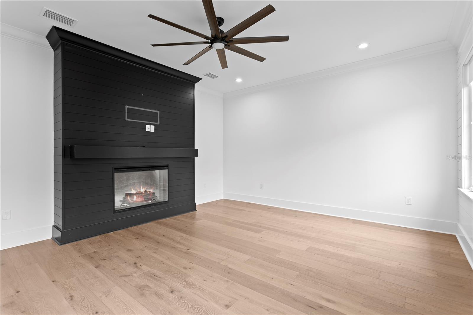 Image 35 of 59 For 2503 Glenwood Drive