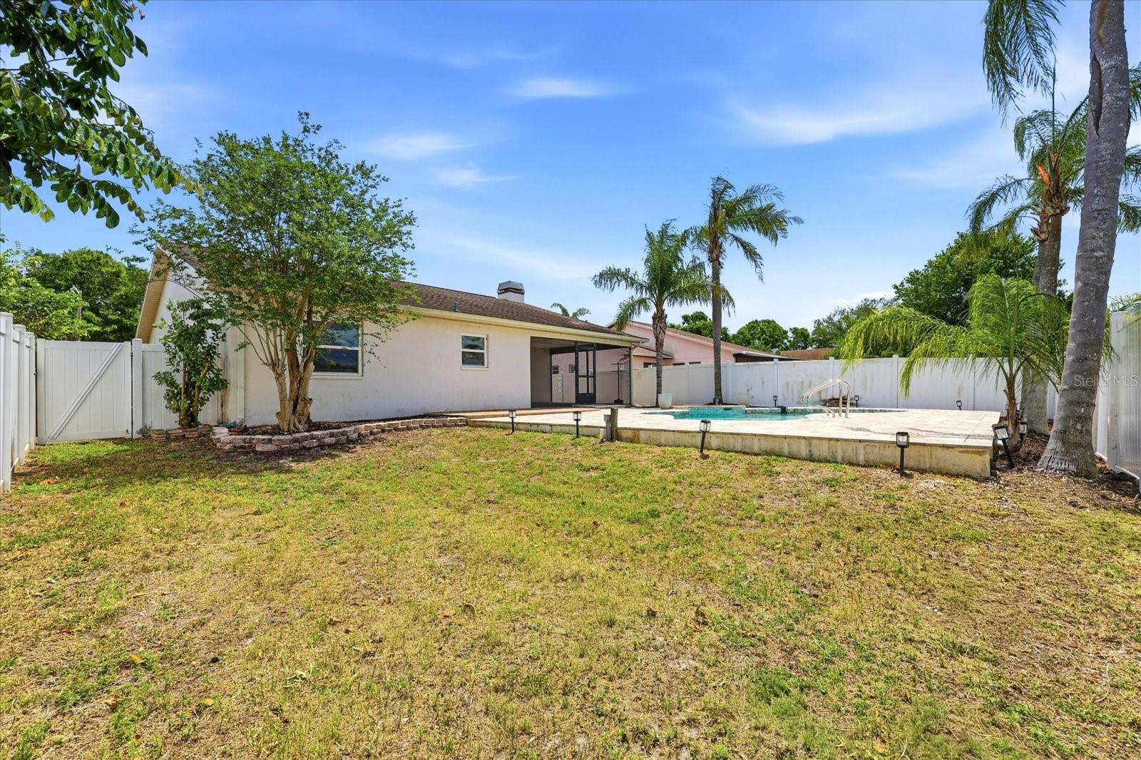 Image 25 of 28 For 12836 Pineway Drive