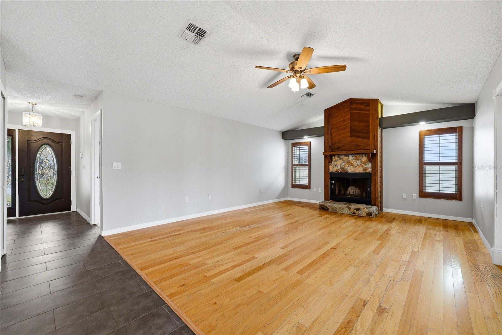 Image 9 of 28 For 12836 Pineway Drive